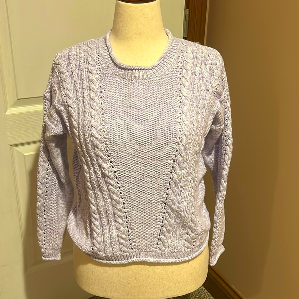 Lilly Pulitzer M Women’s Lilac Rolled crew Neck Pullover Sweater, Good Condition